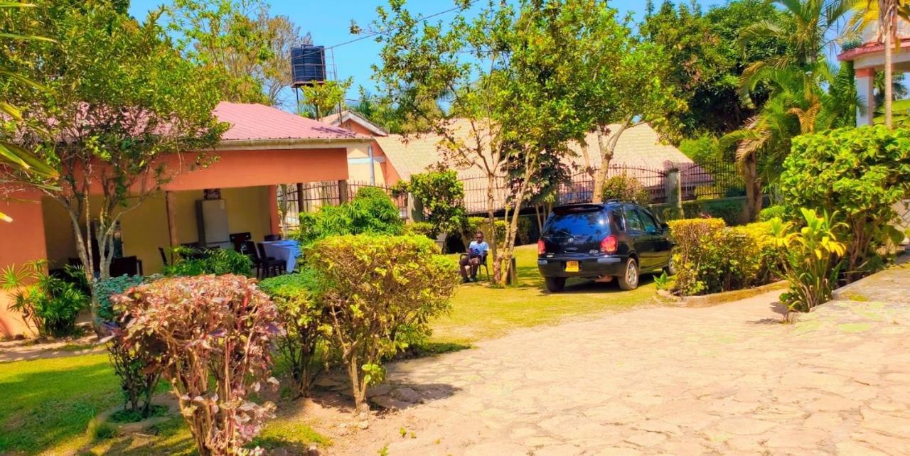 La Feve Beach Bed And Breakfast Entebbe Exterior foto