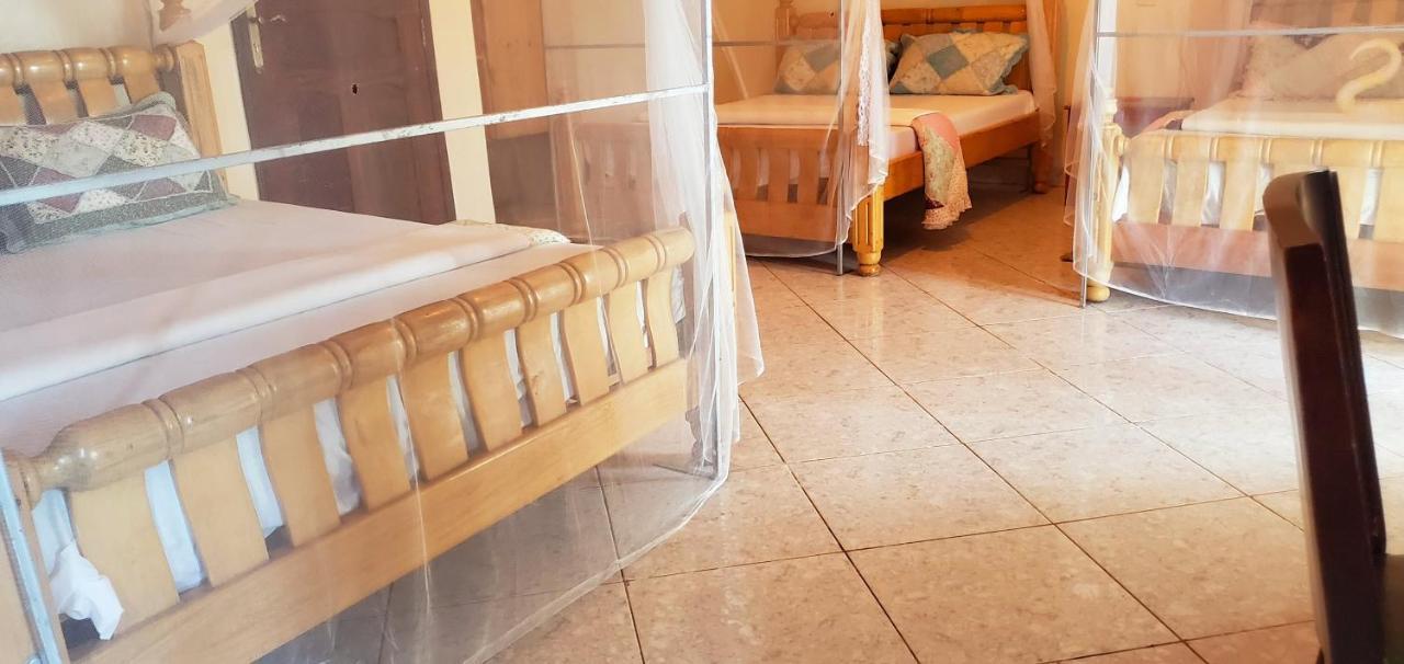 La Feve Beach Bed And Breakfast Entebbe Exterior foto