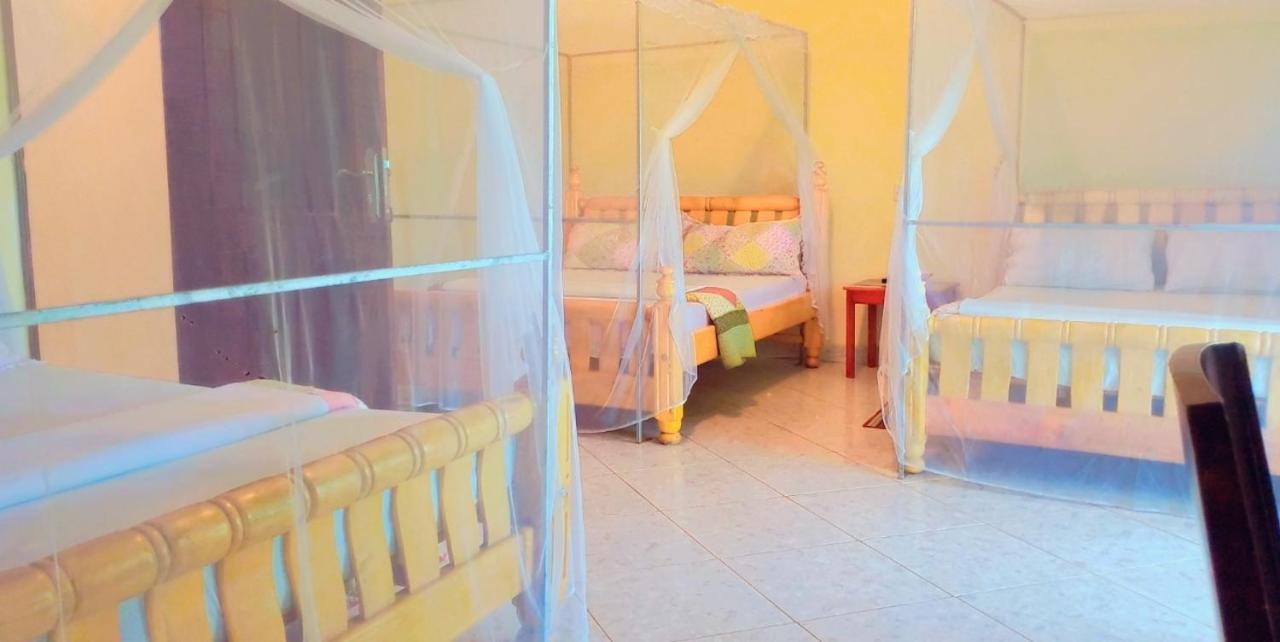 La Feve Beach Bed And Breakfast Entebbe Exterior foto
